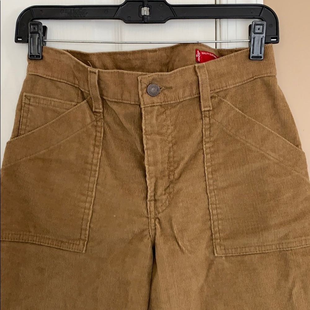 Levi’s corduroy size 4